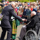 Kongeparet fikk hilse på veteraner fra Tysklandsbrigaden og mottakere av Kongens fortjenstmedalje. Foto: Liv Anette Luane, Det kongelige hoff